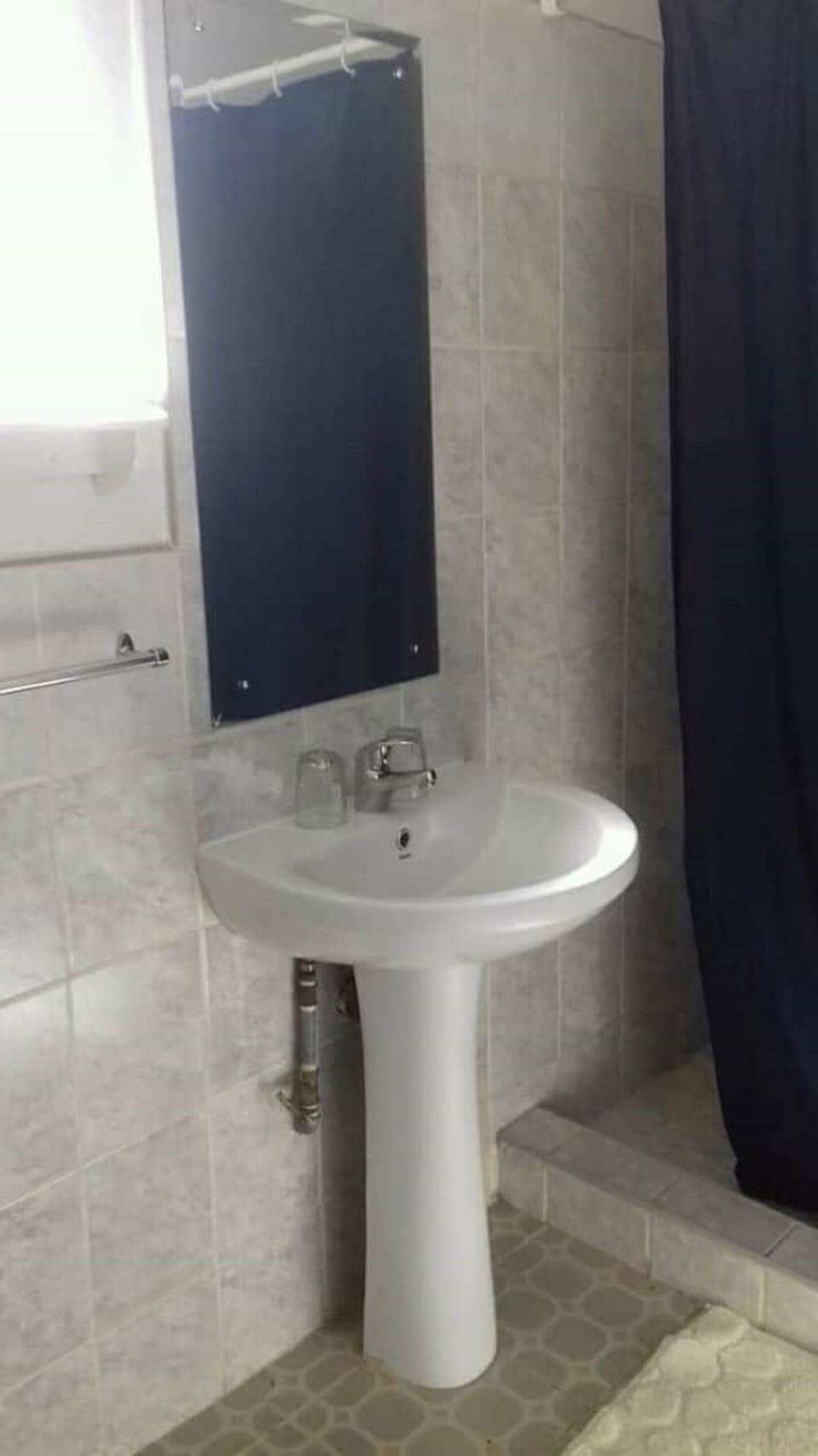 Standard Double or Twin Room | Bathroom | Shower, rainfall showerhead, hair dryer, towels
