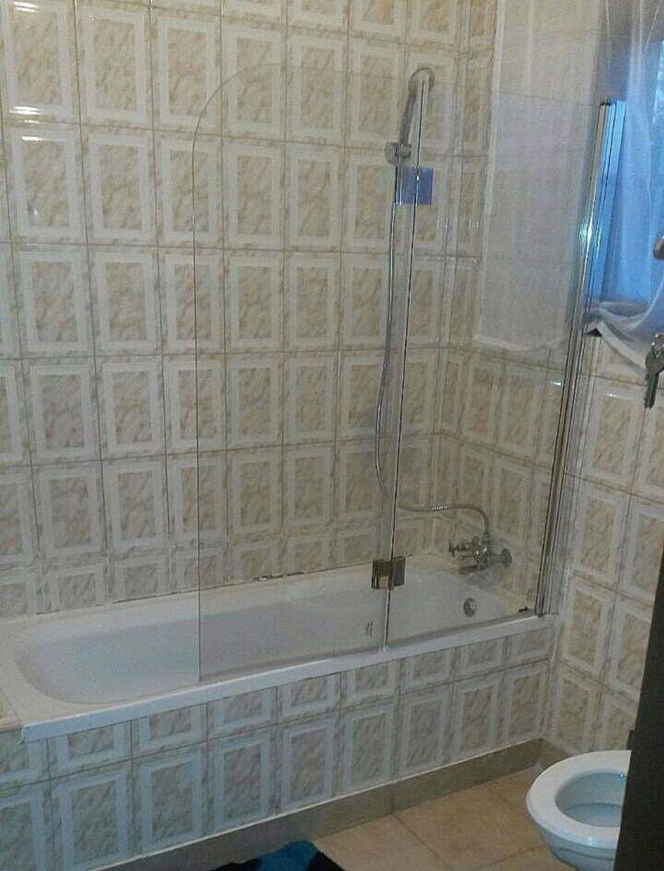 Double Room | Bathroom | Combined shower/tub, hair dryer, towels, soap
