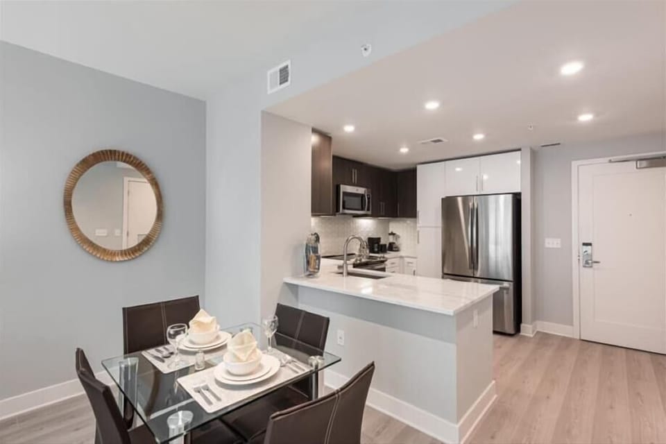 Bethesda 1 Bedroom Dining Room
