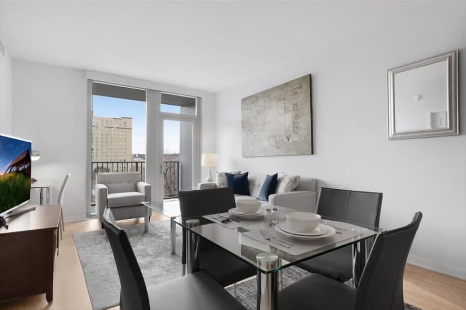 South Arlington Arlington 1 Bedroom with Balcony Dining Room