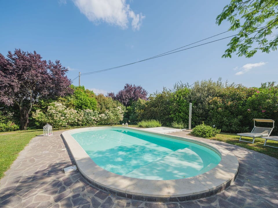 Water, Sky, Plant, Property, Cloud, Swimming Pool, Nature, Botany, Azure, Architecture