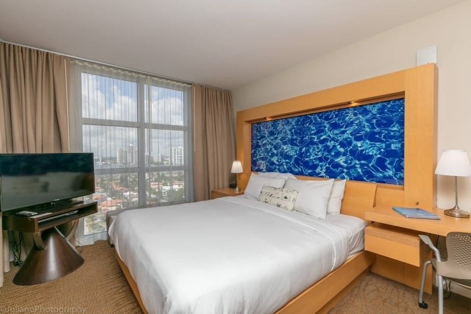 Bedroom, Indoors, Room, Furniture, Bed