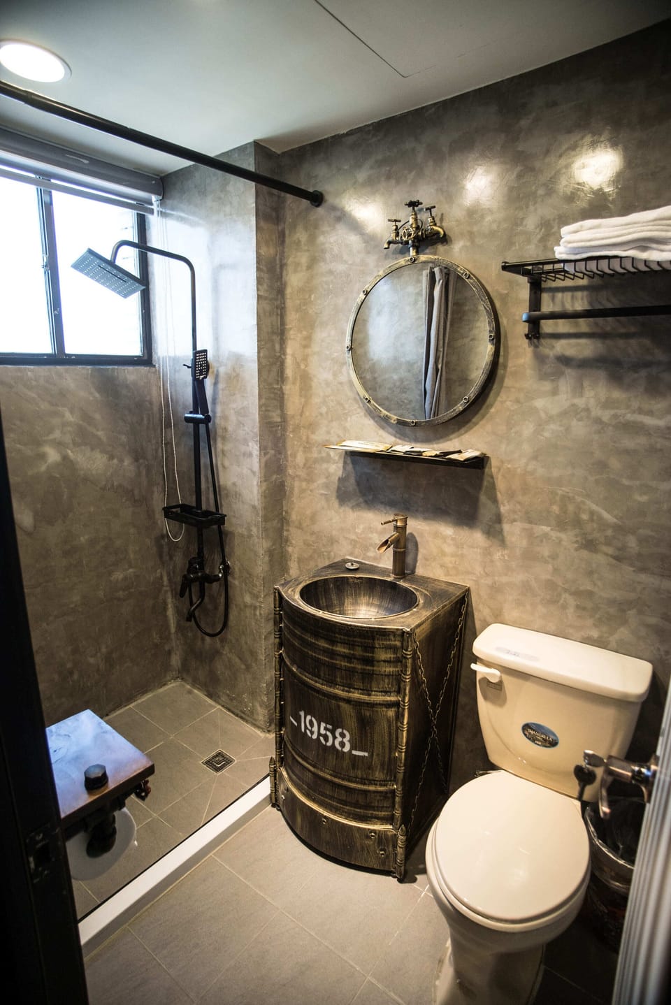 Signature Twin Room | Desk, blackout drapes, free WiFi, bed sheets