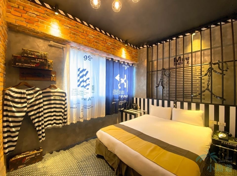 Signature Double Room | Desk, blackout drapes, free WiFi, bed sheets