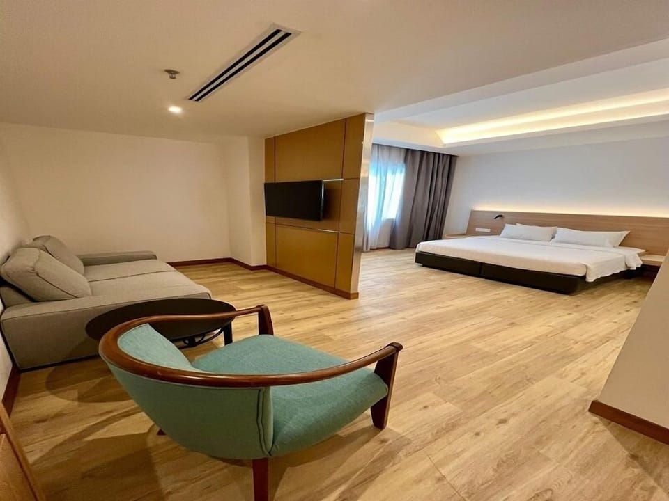 Junior Suite Newly Renovated | Living area | 40-inch flat-screen TV with satellite channels, TV