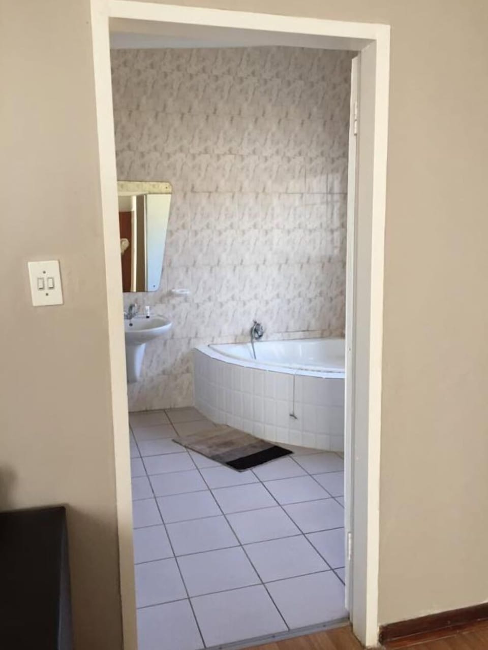 Presidential Double Room | Bathroom | Towels, shampoo, toilet paper