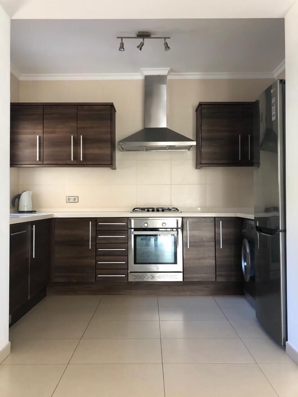 Kitchen with dishwasher, oven, hob, washer / dryer, fridge freezer and microwave