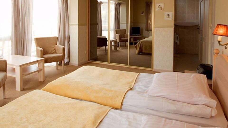 Premium bedding, pillowtop beds, cribs (free), rollaway beds (surcharge)