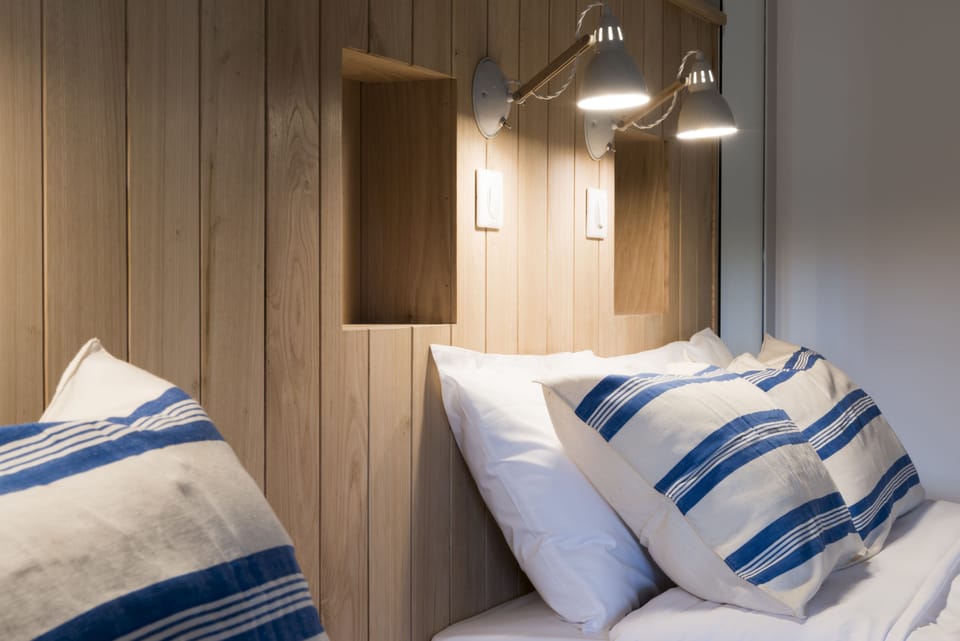 Quadruple Room | Desk, blackout drapes, soundproofing, free WiFi
