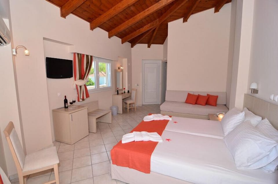 Deluxe Double Room, Sea View | Select Comfort beds, in-room safe, blackout drapes, iron/ironing board