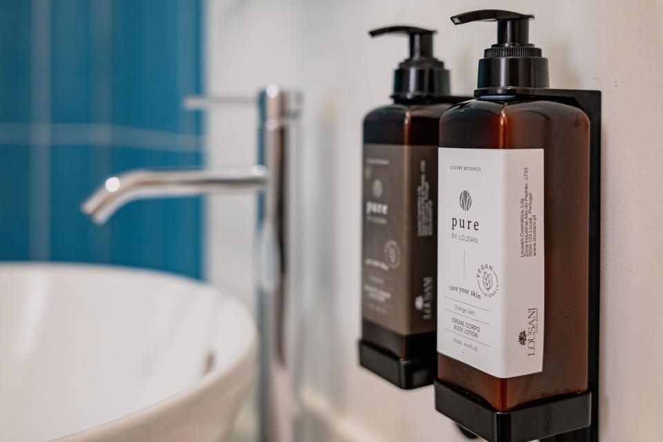 Double Room | Bathroom | Shower, rainfall showerhead, hair dryer, towels
