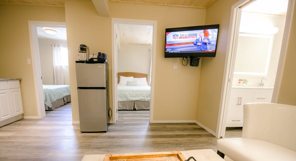 Family Suite, 2 Bedrooms, Non Smoking (Upper Level, No Pets Allowed) | Cribs (surcharge), WiFi (free), bed sheets