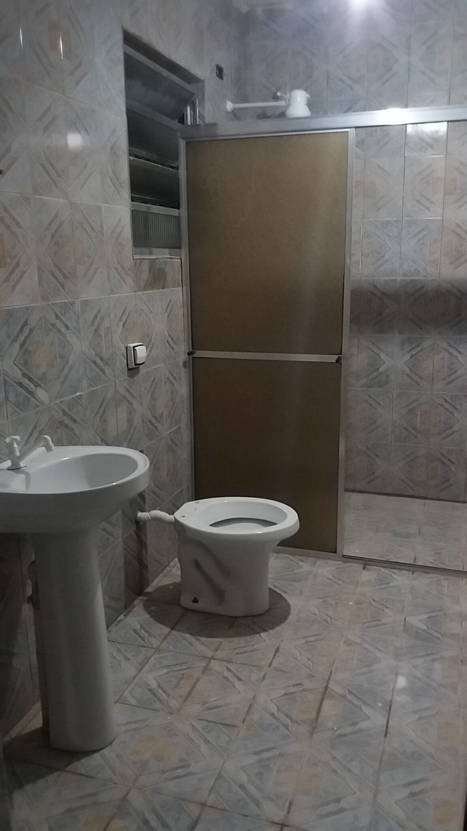 Shower, towels