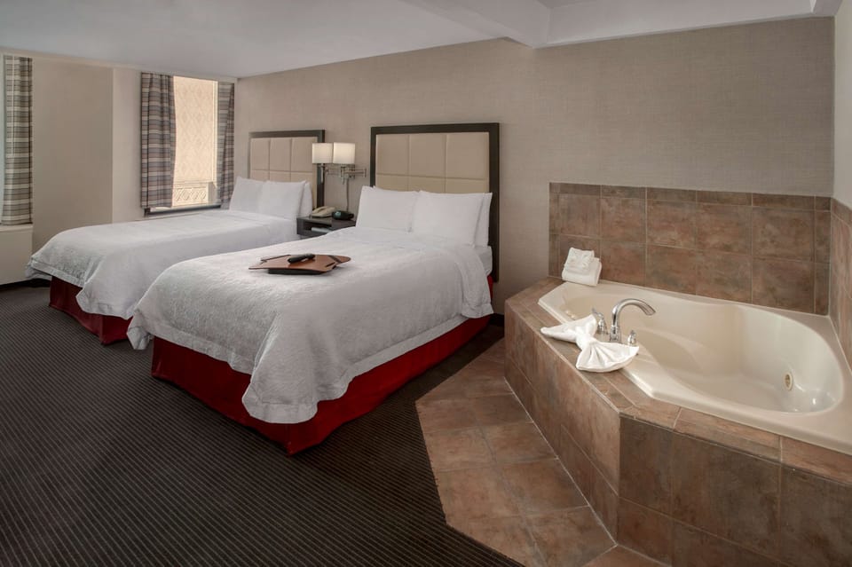 Hypo-allergenic bedding, in-room safe, desk, blackout drapes