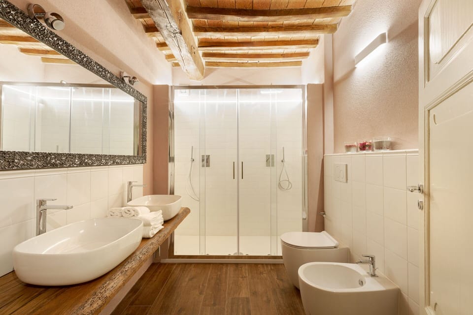 Junior Suite, Balcony | Bathroom | Shower, rainfall showerhead, eco-friendly toiletries, hair dryer