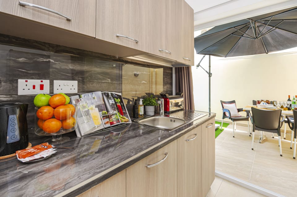 Apartment, 3 Bedrooms, Terrace | Private kitchen | Full-size fridge, microwave, oven, stovetop