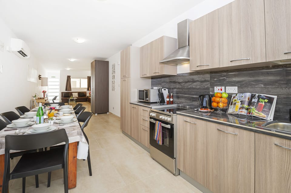 Apartment, 3 Bedrooms, Terrace | Private kitchen | Full-size fridge, microwave, oven, stovetop
