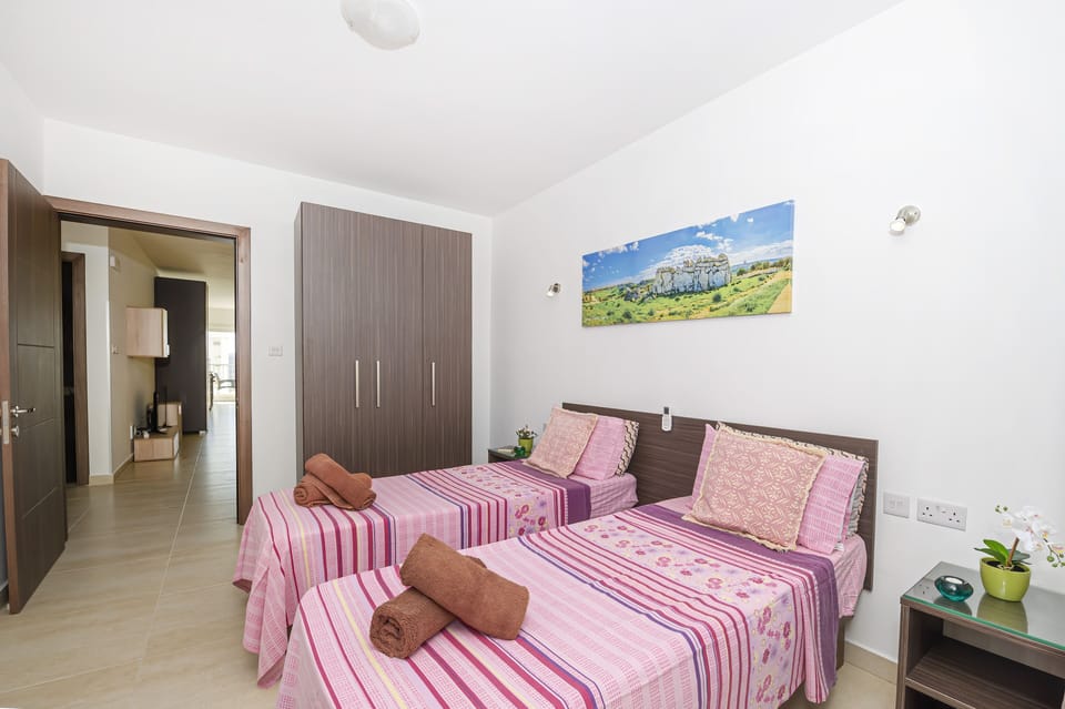 Apartment, 2 Bedrooms (1) | 2 bedrooms, individually decorated, individually furnished, desk