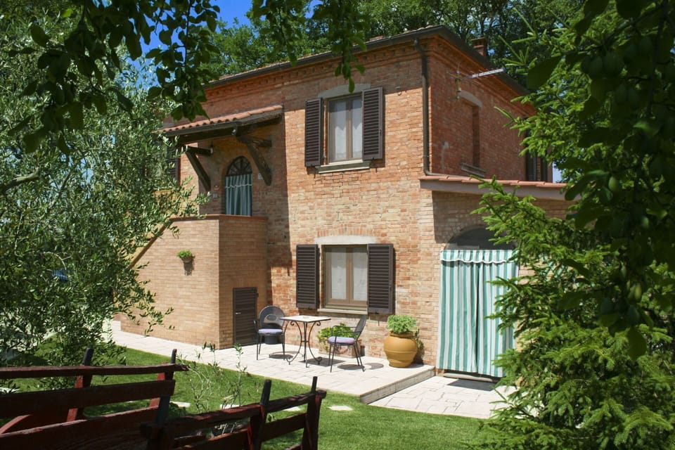 Wall, House, Residential Area, Home, Brick, Door, Cottage, Brickwork, Estate, Garden
