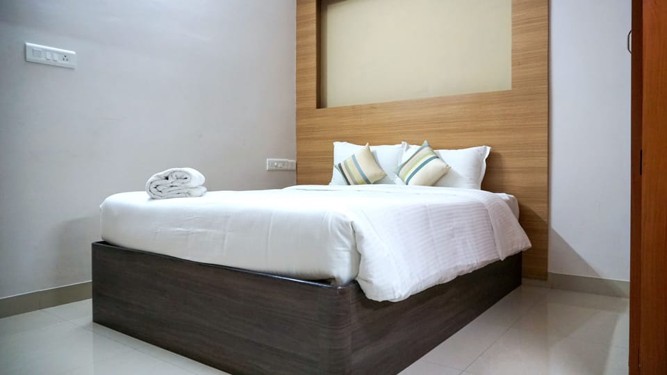 Deluxe Double Room | Soundproofing, iron/ironing board, free WiFi, bed sheets