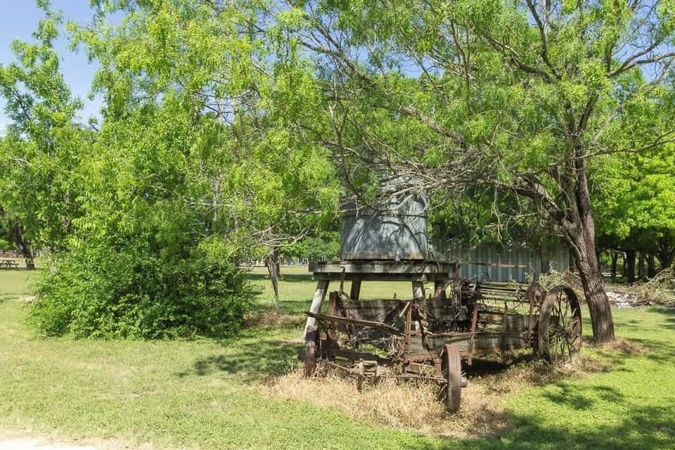 Newly constructed quaint cabins located on River Road!