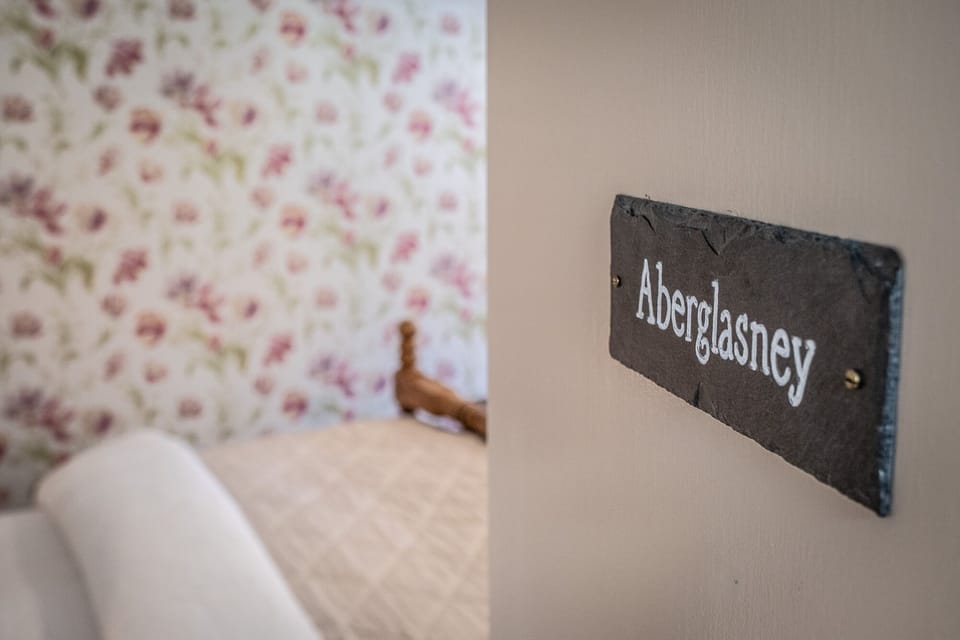 Luxury Double or Twin Room | Iron/ironing board, free WiFi, bed sheets
