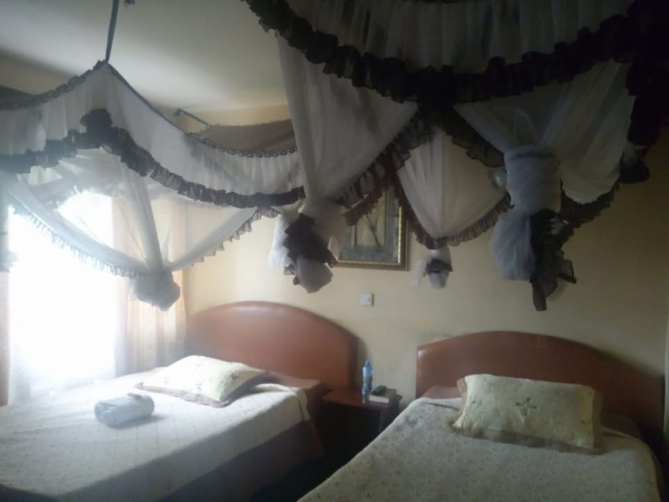 Standard Room | Desk, laptop workspace, iron/ironing board, free WiFi