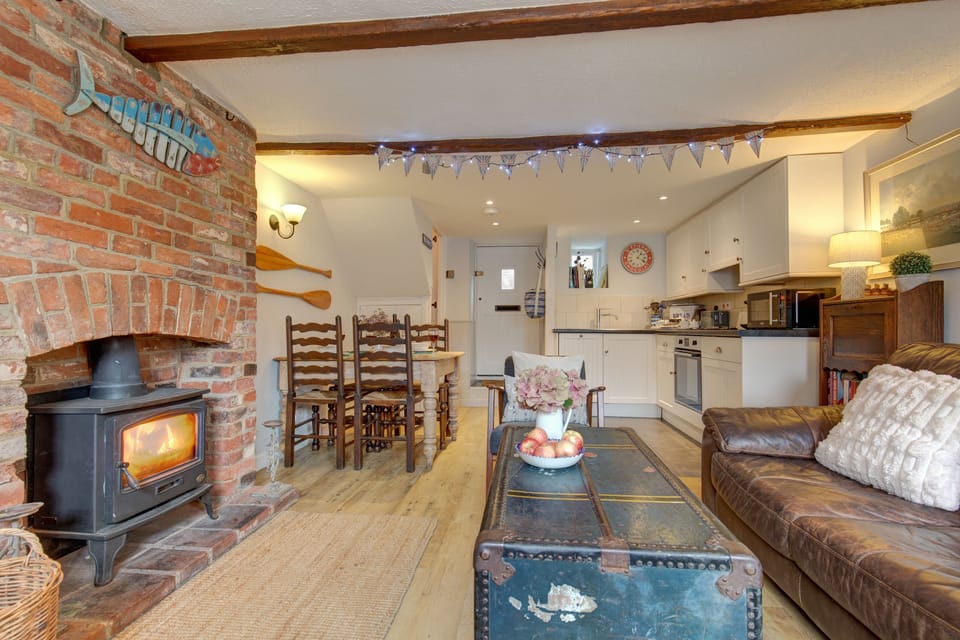 Albert's Cottage (2), Wells-next-the-Sea: open plan living area