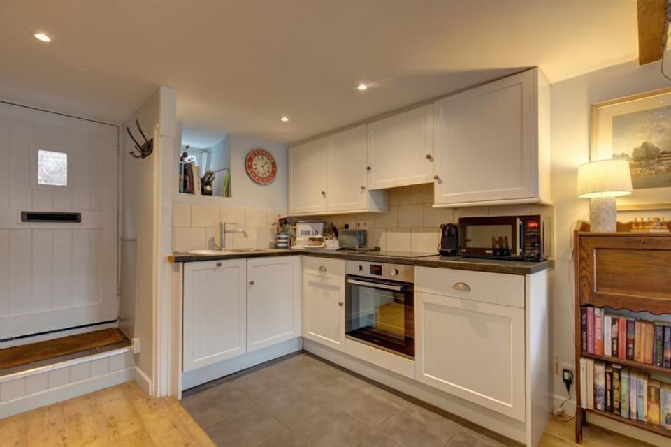 Ground floor: Well thought-out kitchen