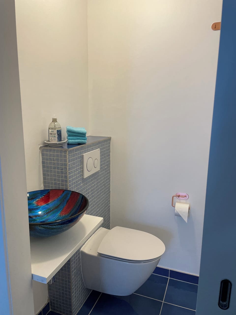 Exclusive Apartment | Bathroom | Shower, hair dryer, towels, soap