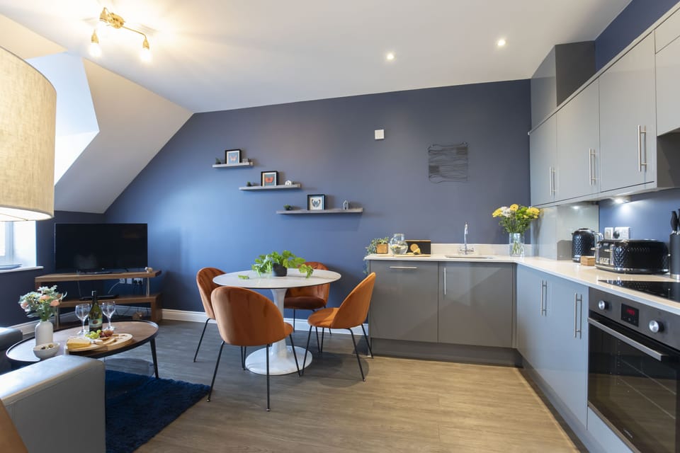 Apartment, 2 Bedrooms | Living area | 32-inch flat-screen TV with digital channels, TV, Netflix