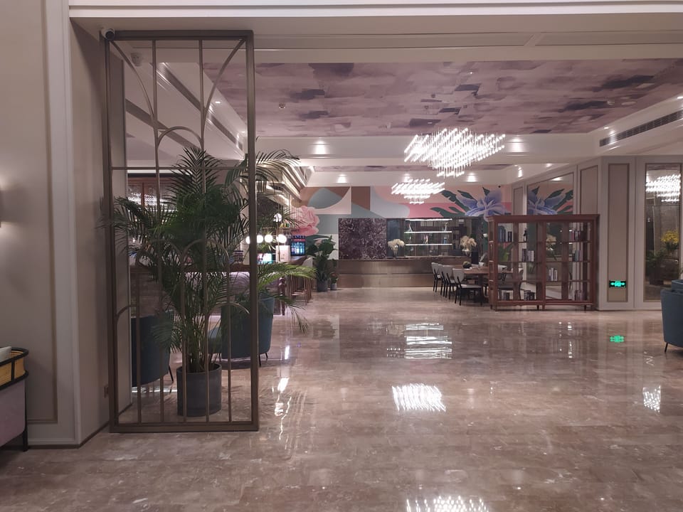 Mercure Hangzhou East Railway Station Hotel in Hangzhou