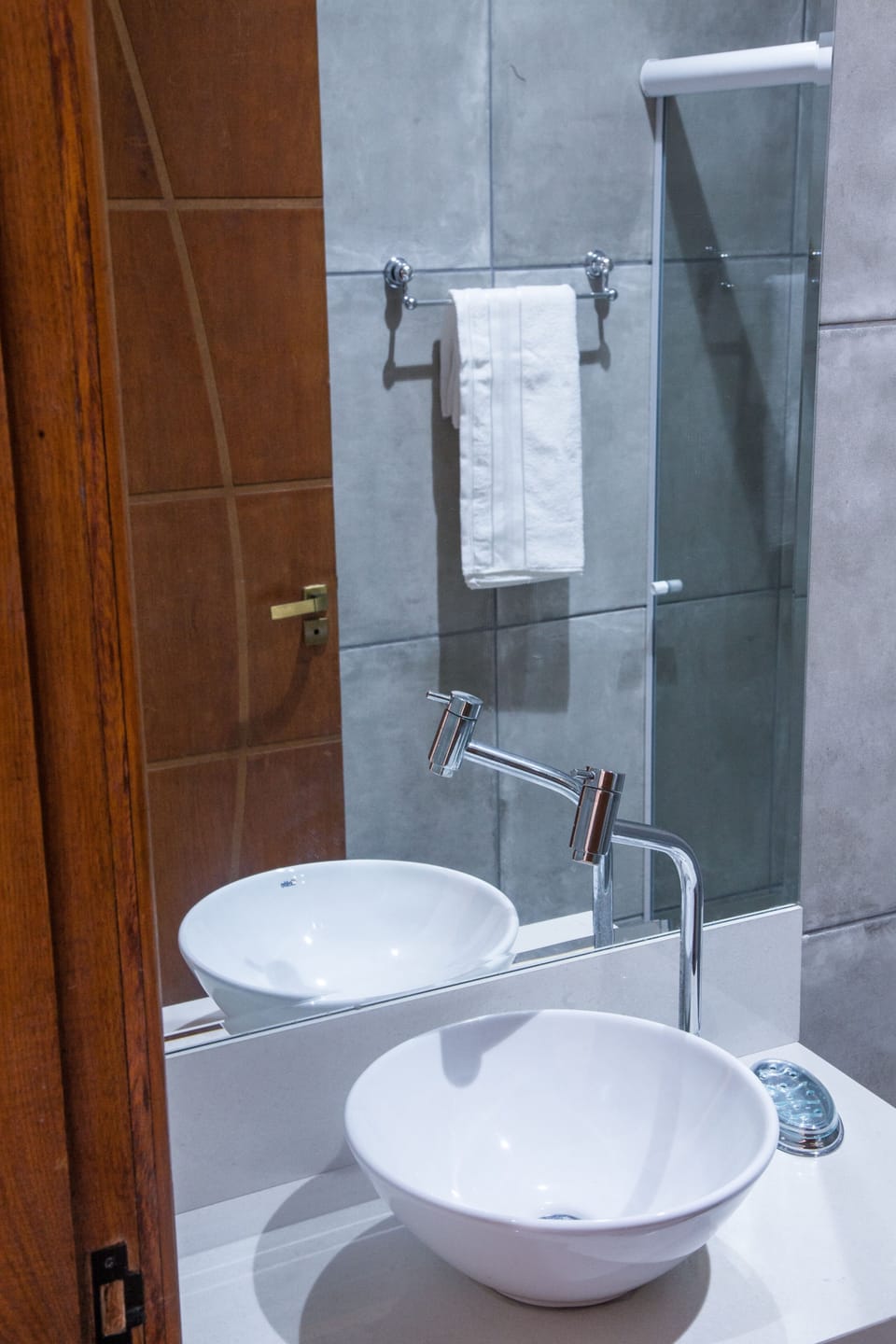 Bathroom sink