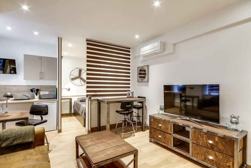 living room & sitting area