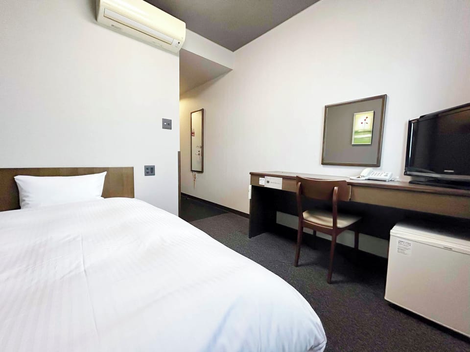 Desk, free WiFi, bed sheets