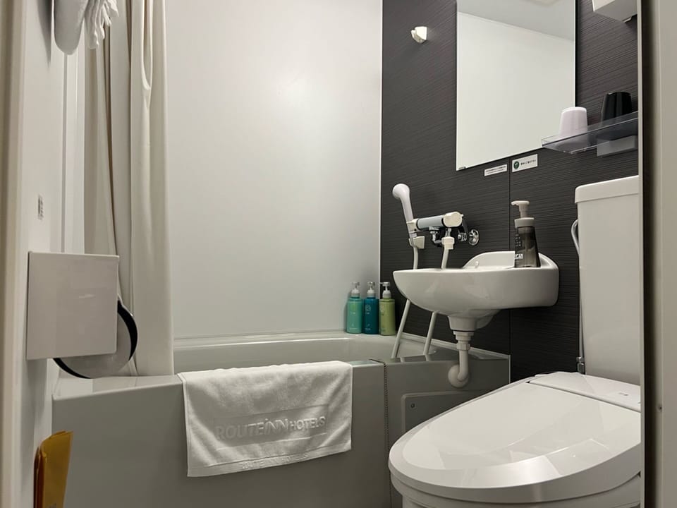 Combined shower/tub, free toiletries, hair dryer, slippers