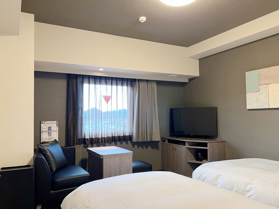 Desk, WiFi (free), bed sheets