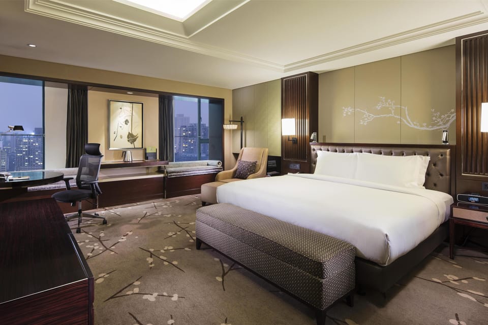 King Deluxe Guest Room | 1 bedroom, premium bedding, down comforters, in-room safe