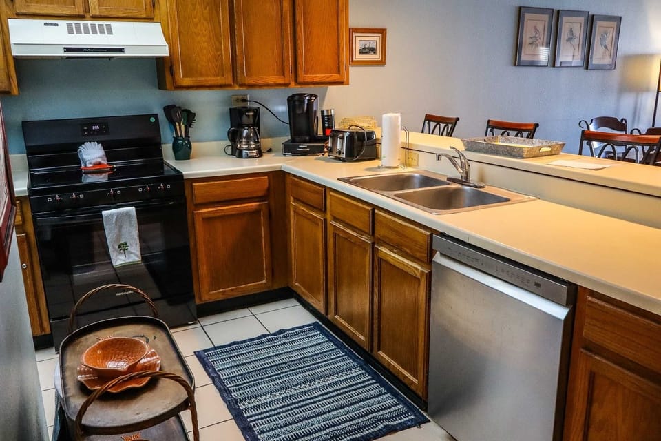 Indoors, Kitchen, Home Decor, Sink, Hardwood