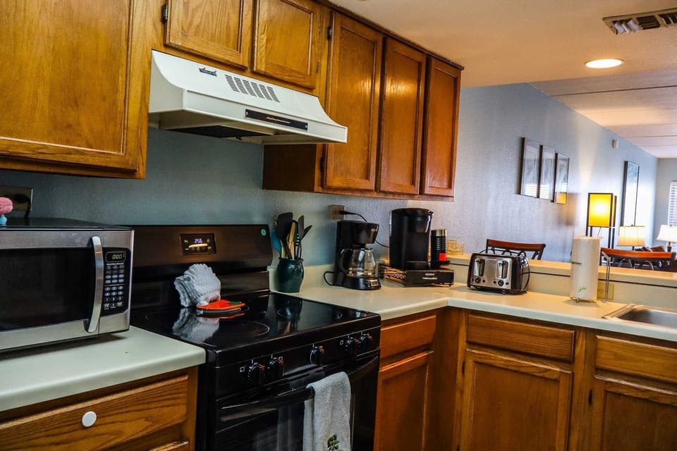 Indoors, Appliance, Microwave, Oven, Kitchen