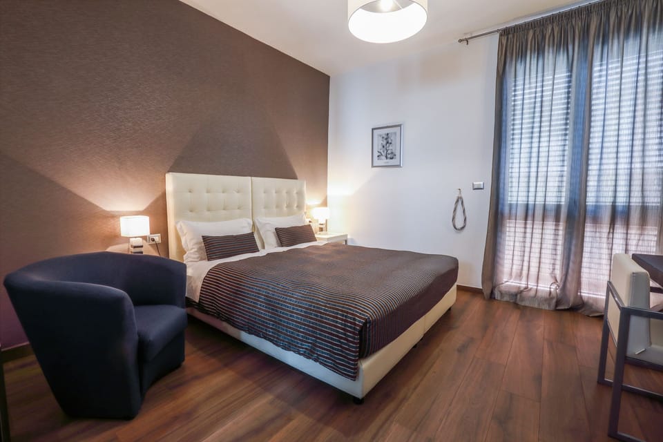 Superior Room, 1 Bedroom, Private Bathroom, City View | Egyptian cotton sheets, premium bedding, pillowtop beds, in-room safe