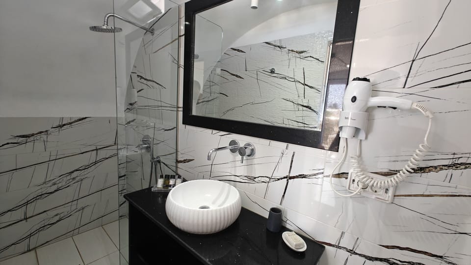 Standard Double Room, 1 Double Bed | Bathroom | Shower, free toiletries, hair dryer, towels
