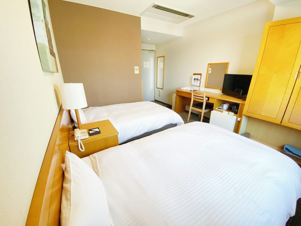 WiFi (free), bed sheets