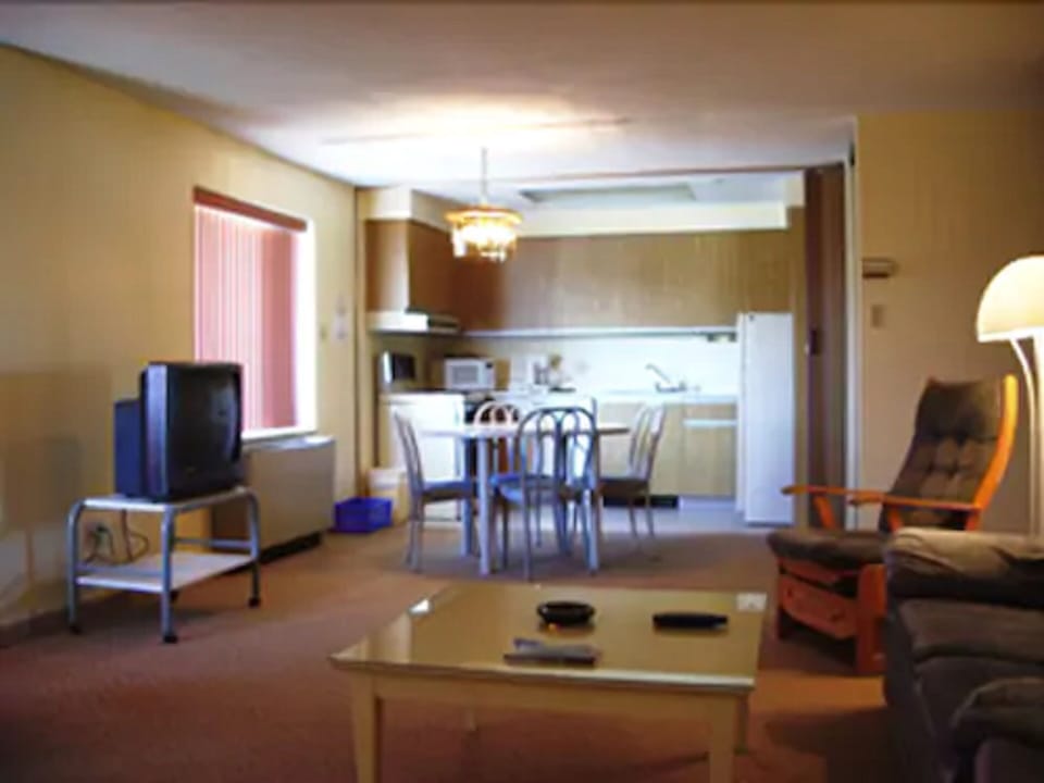 Condo, 2 Bedrooms, Kitchen | Living room | TV