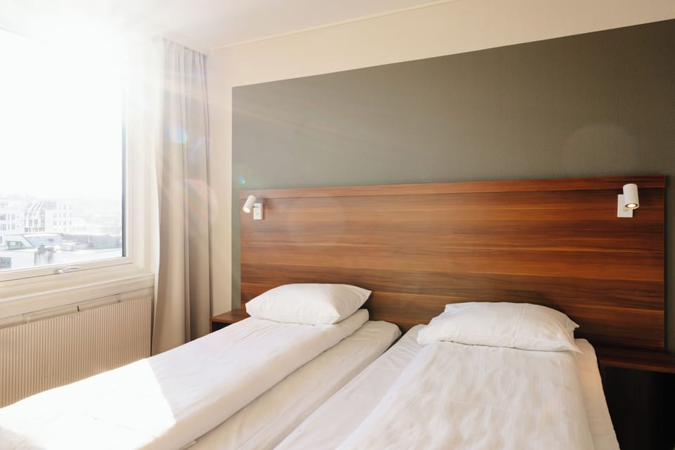 Triple Room | Desk, free WiFi, bed sheets