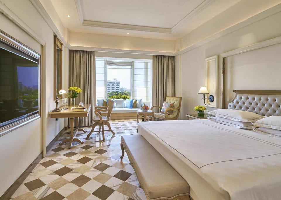 Deluxe Room, 1 King Bed | Premium bedding, down comforters, minibar, in-room safe
