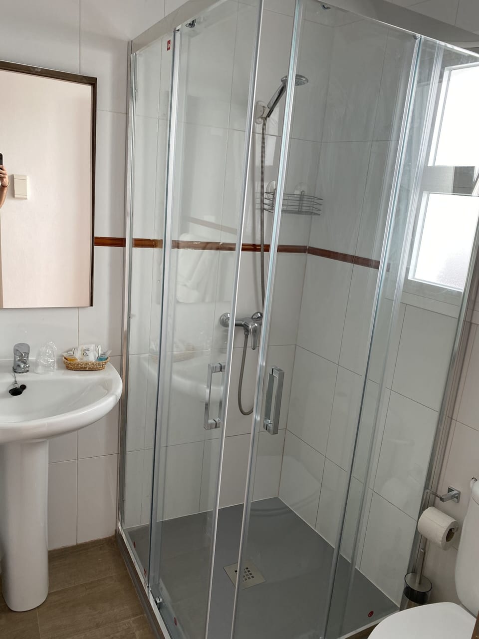 Single Room | Bathroom | Deep soaking tub, free toiletries, hair dryer (on request)