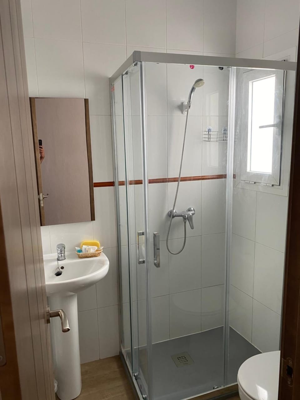 Deep soaking tub, free toiletries, hair dryer (on request)