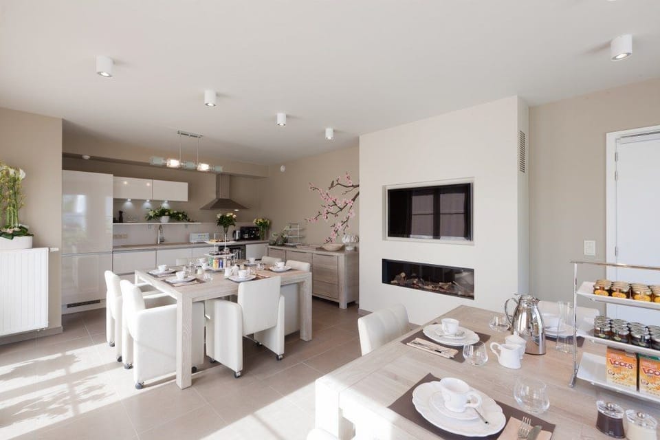 Breakfast (EUR 10 per person)