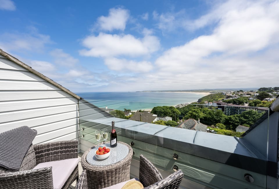 9 Fernhill Penthouse, Carbis Bay. Stunning sea views from private balcony